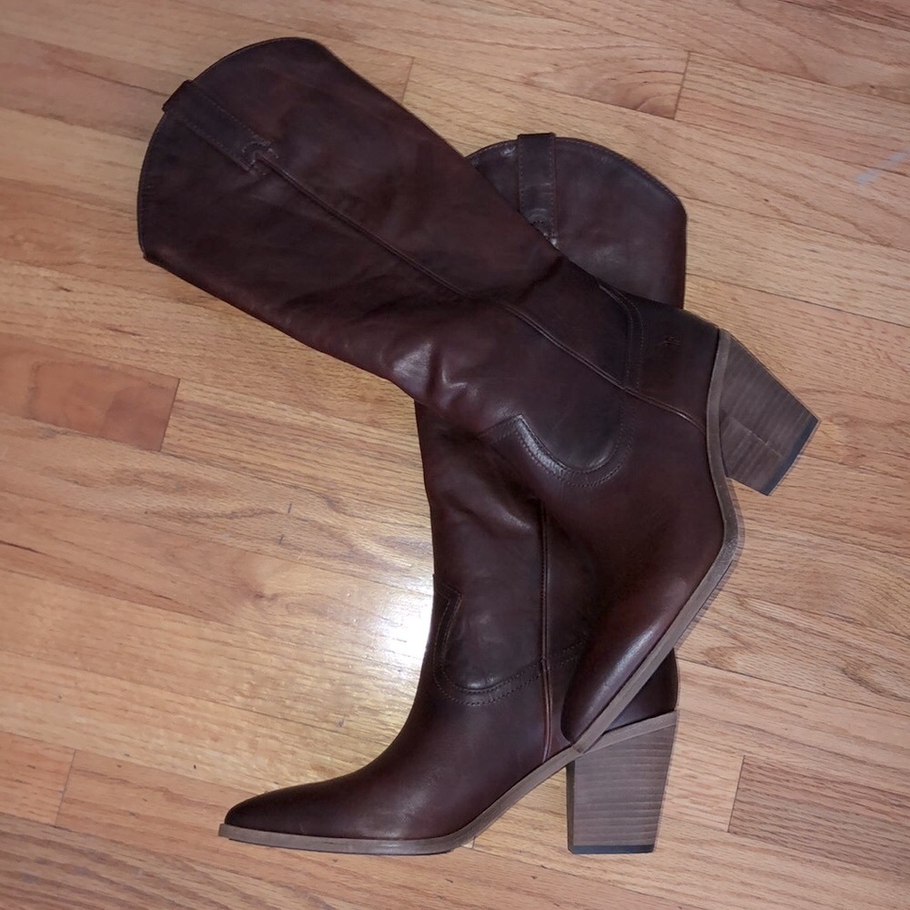 NIB Frye Faye pull on boot